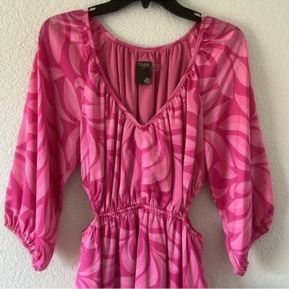 Taylor
Printed V-Neck Long Sleeve Side Cut Out Midi Dress - Picture 10 of 11